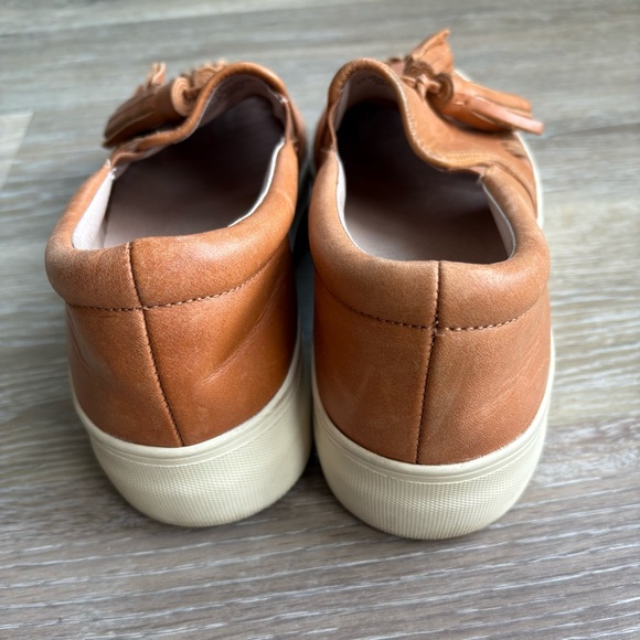 Tan Tassel Slip-On Tassel Loafers Vince Camuto Size 7M - Picture 4 of 8